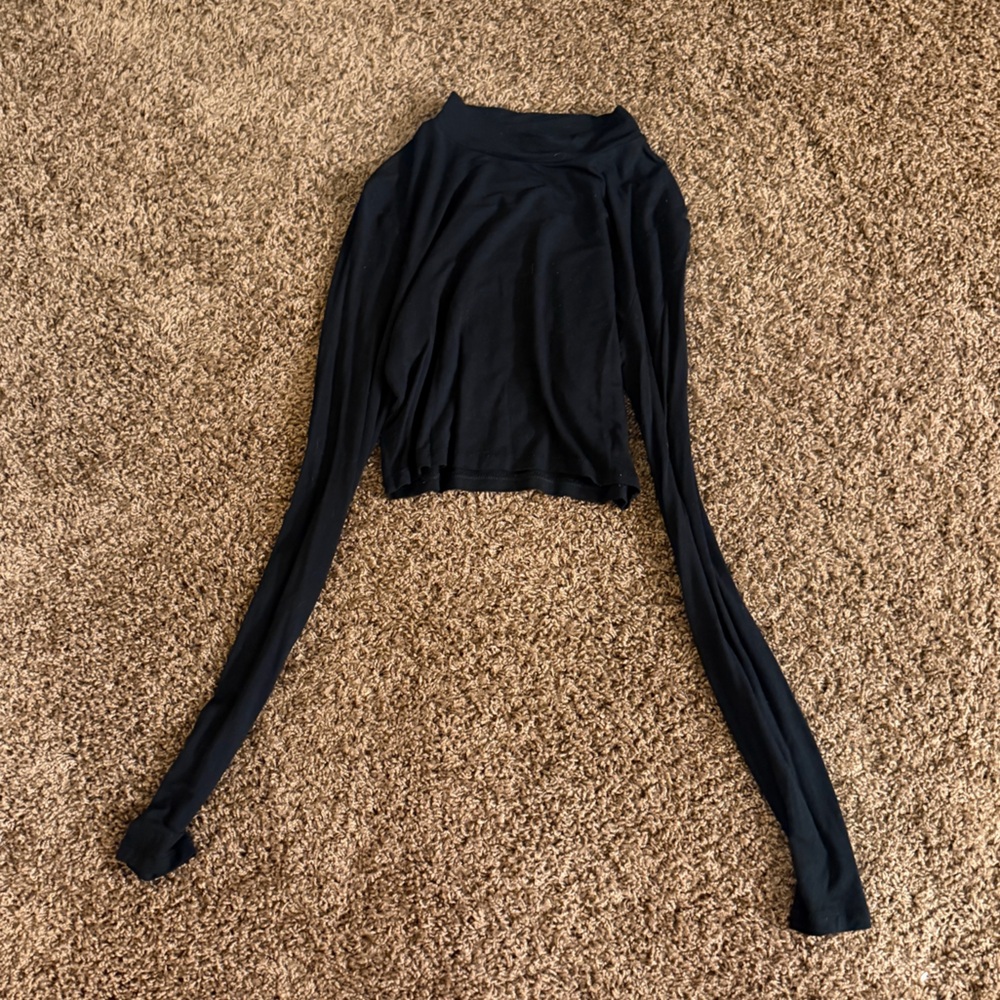Wilfred Free Black Mock Neck Cropped Longsleeve